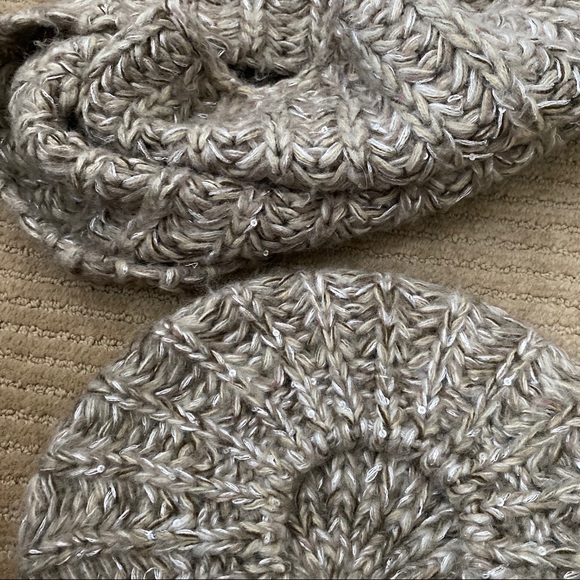 New York & Co Beige Scarf + Beret Set - Picture 2 of 2